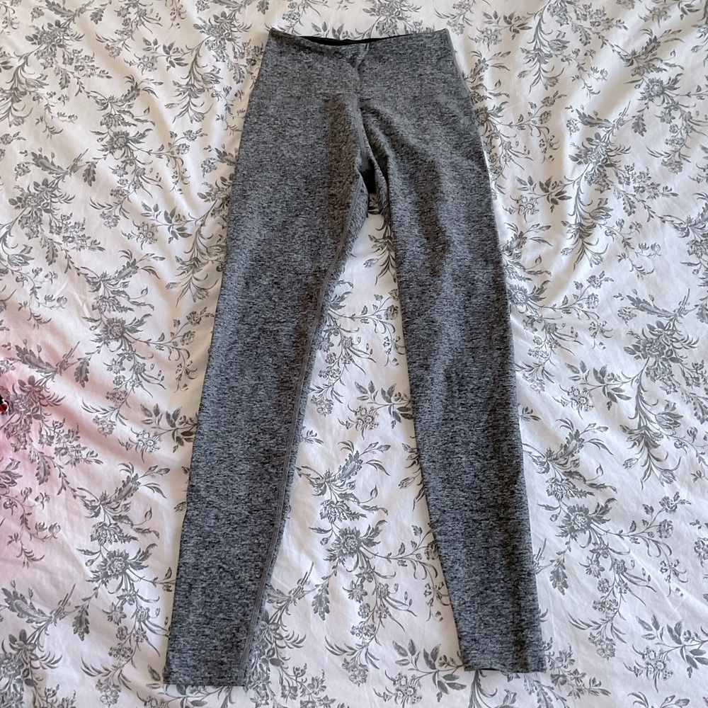 Beyond yoga gray leggings size medium